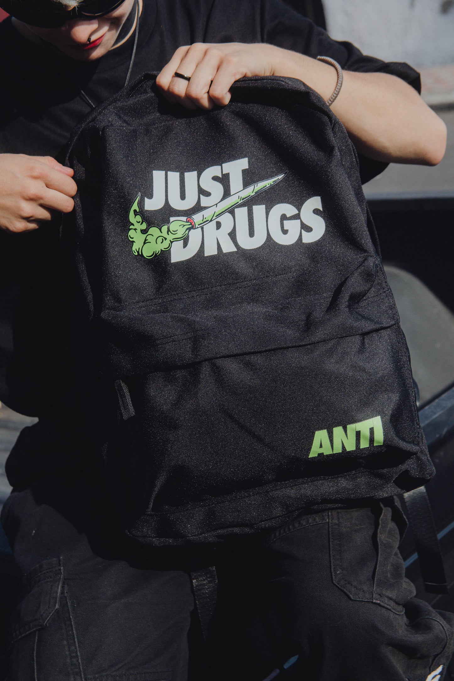 Mochila Just Drugs