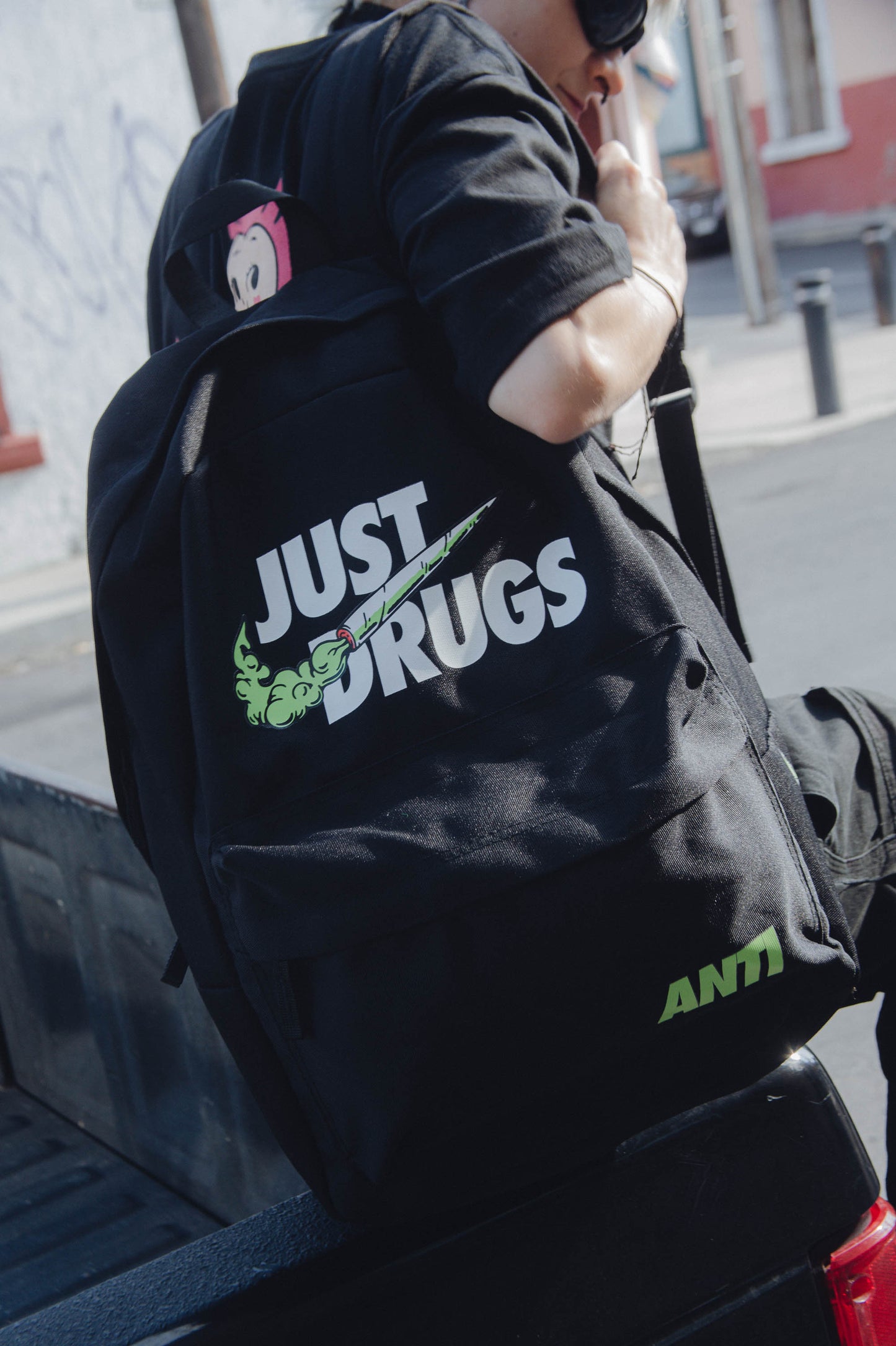 Mochila Just Drugs