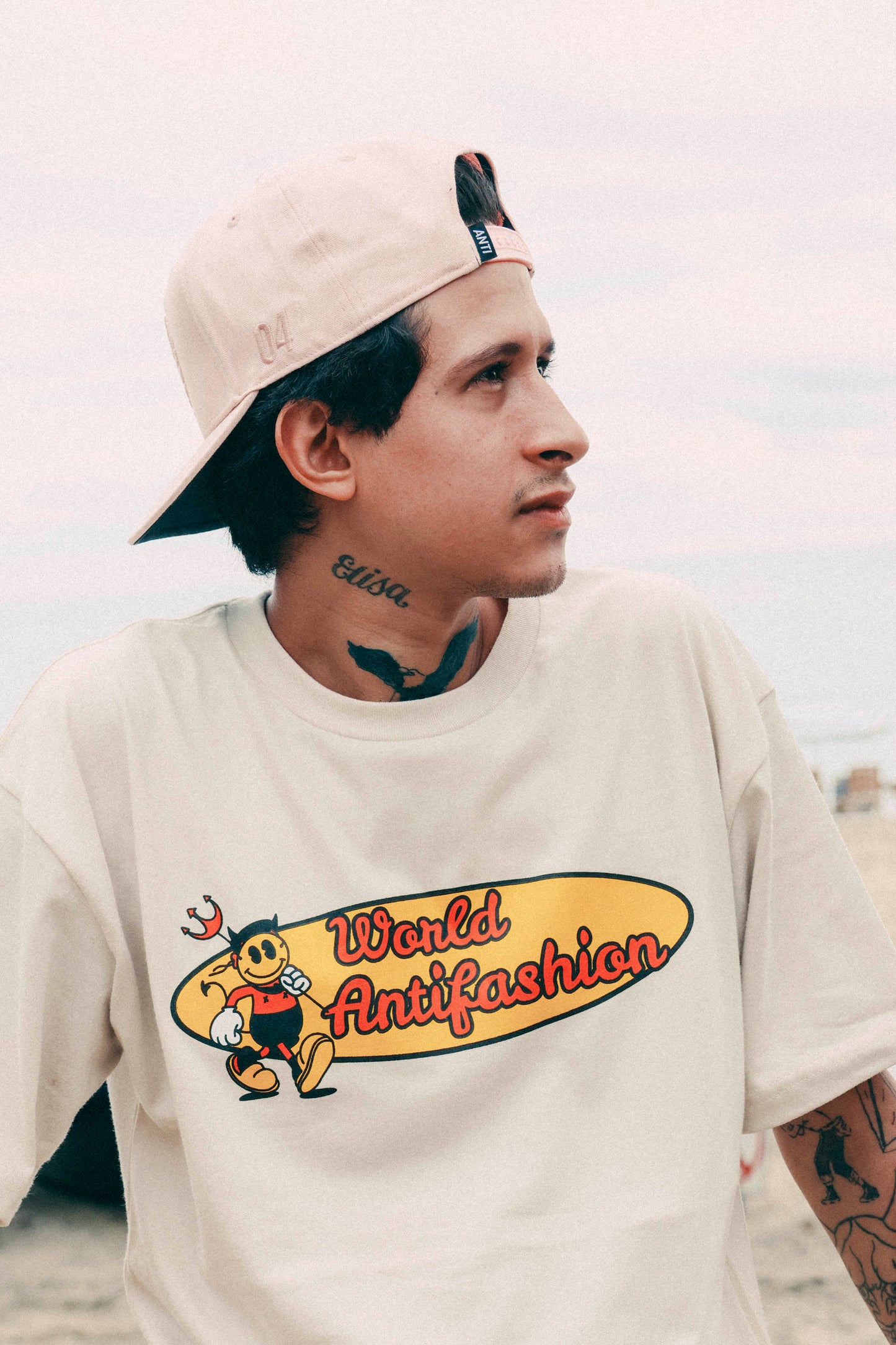 Playera Anti World White