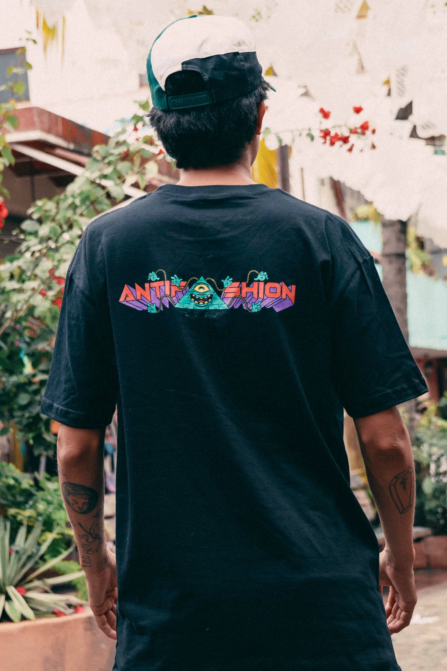 Playera Piramide Black