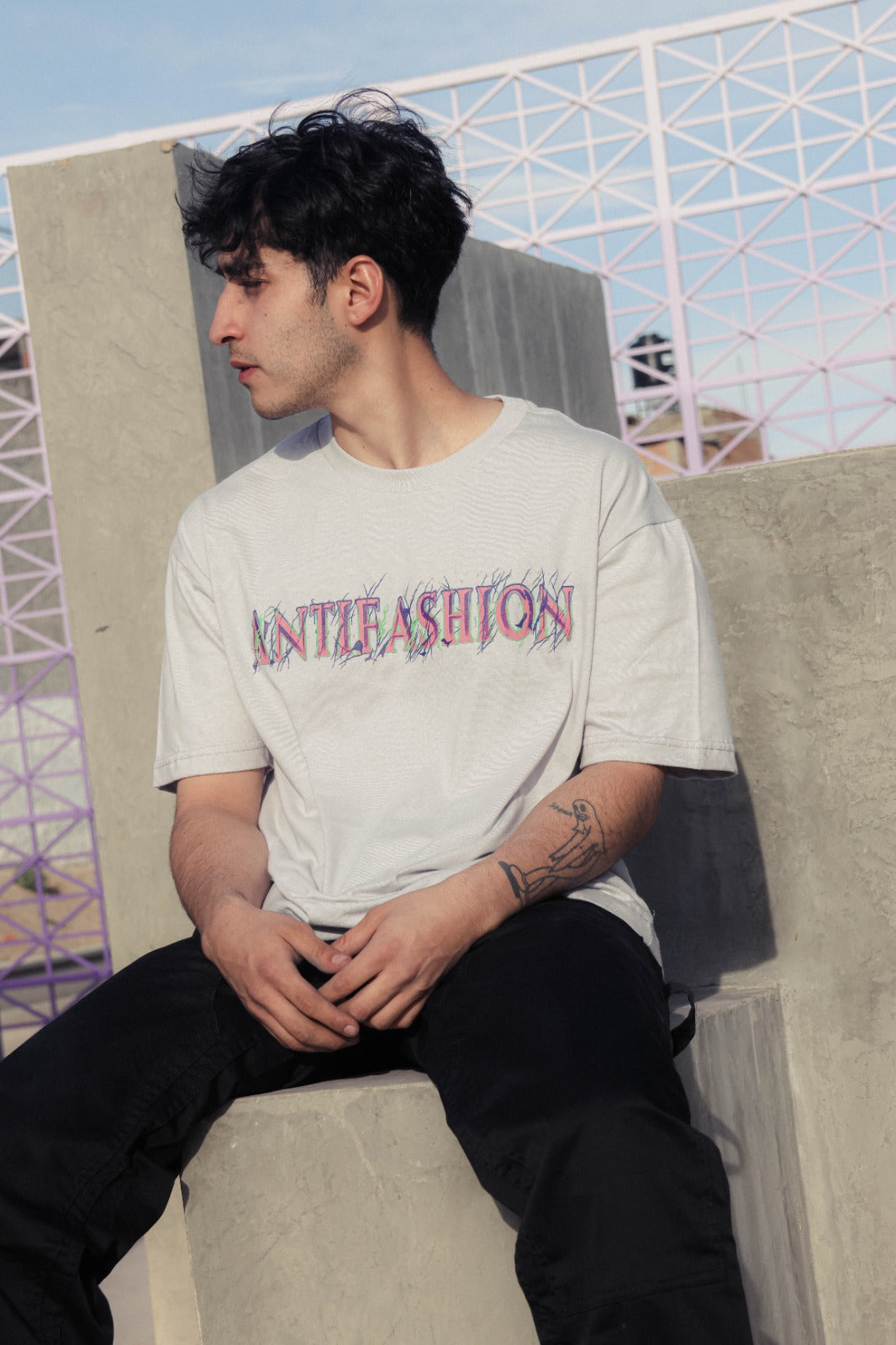 Playera DUST AND BONES Gris