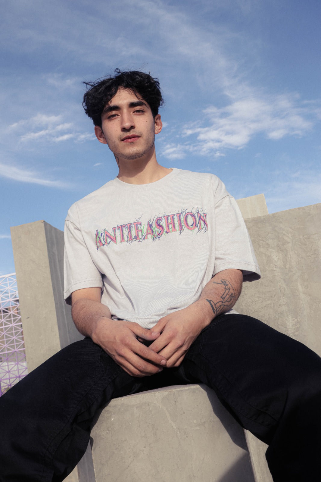 Playera DUST AND BONES Gris