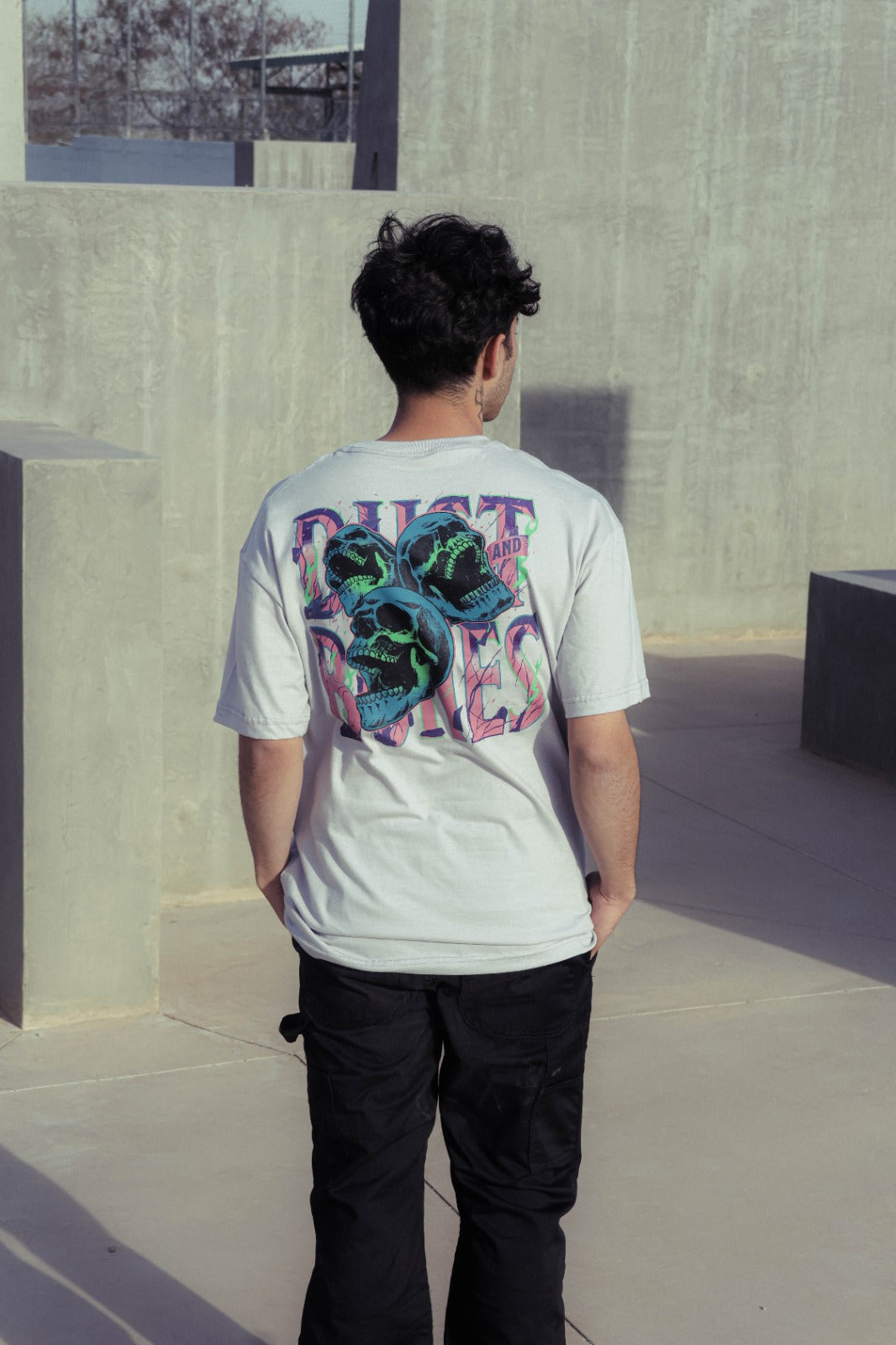 Playera DUST AND BONES Gris