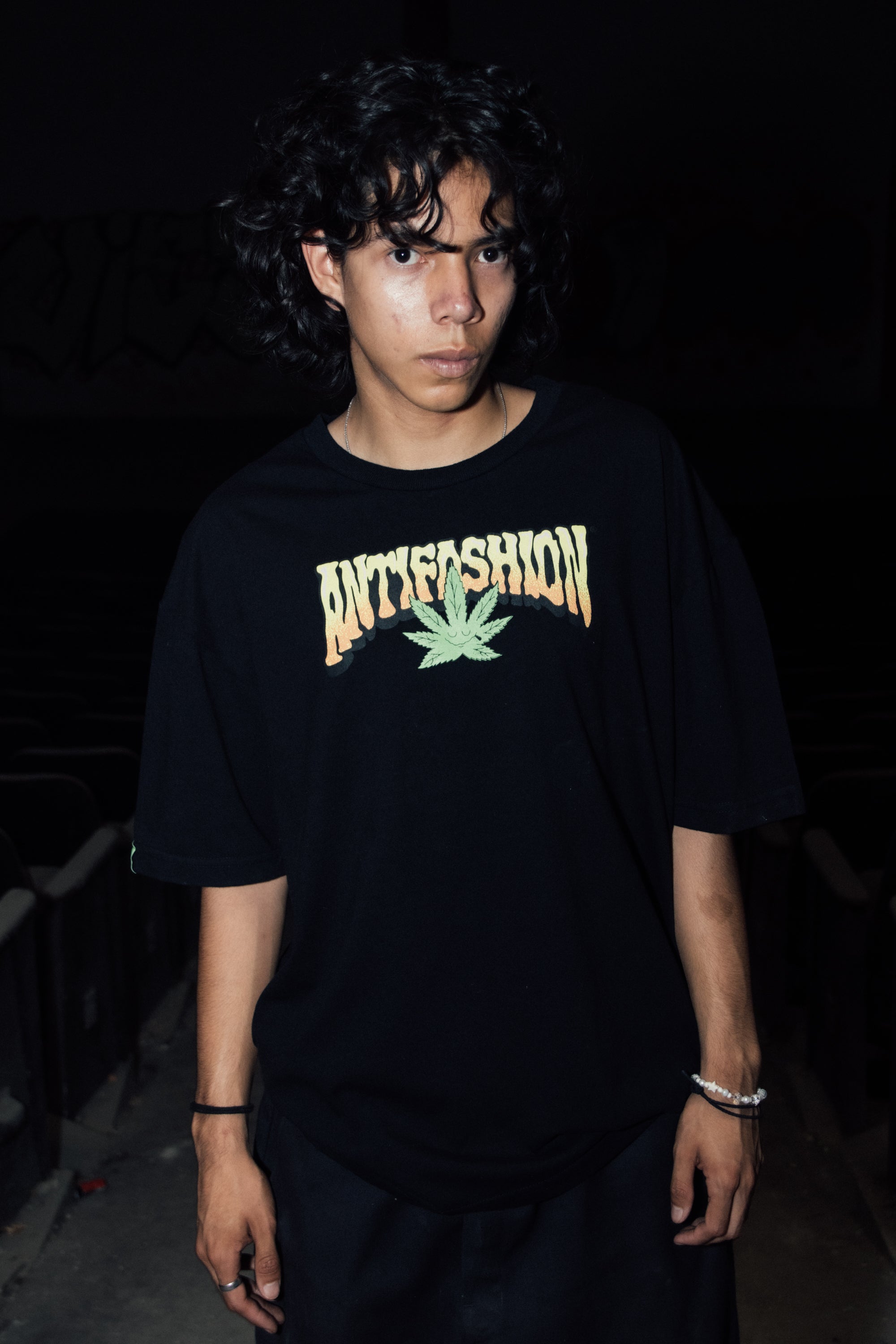 Playera Cuidame Viejo Black