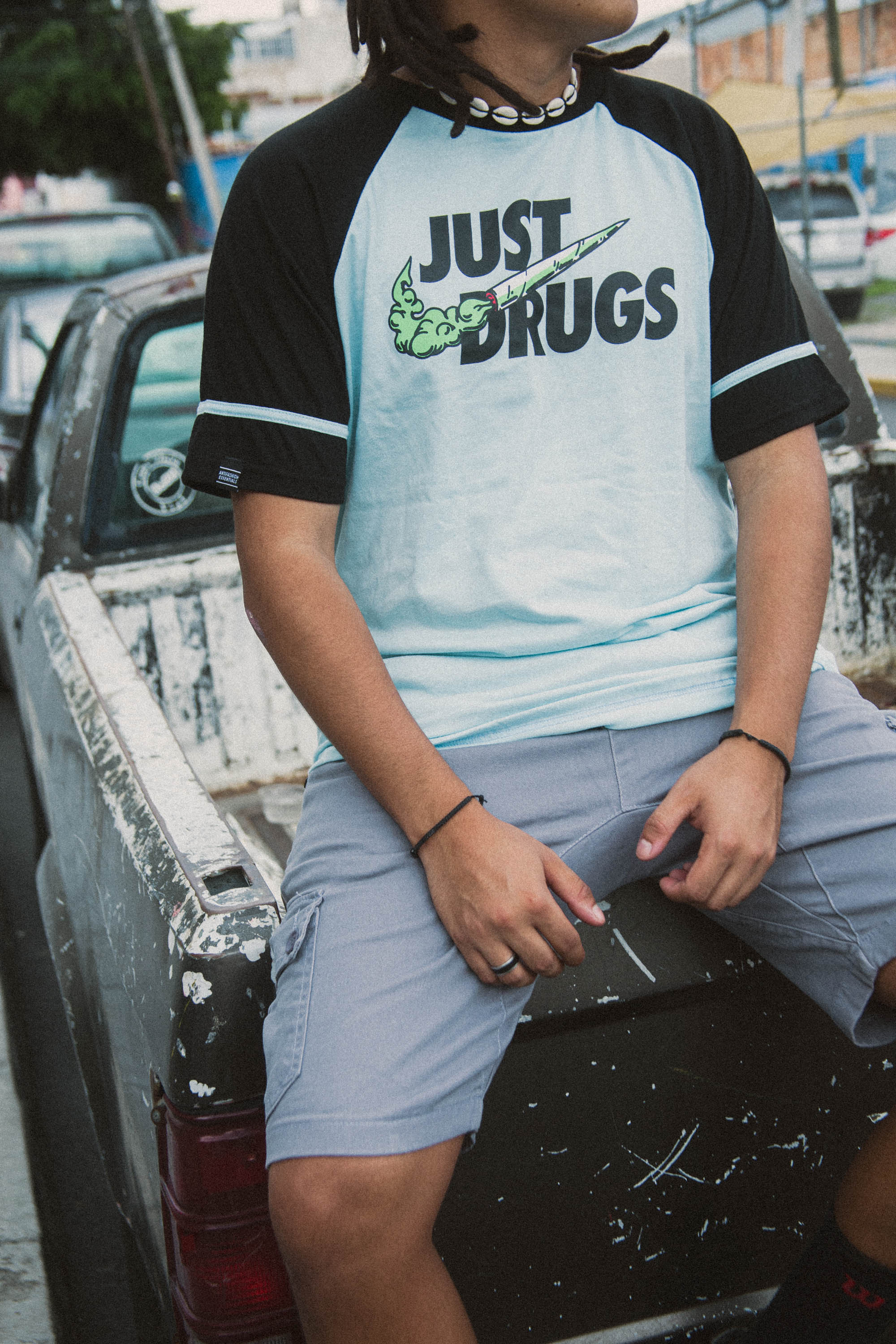 Playera Just Drugs Azul Essential