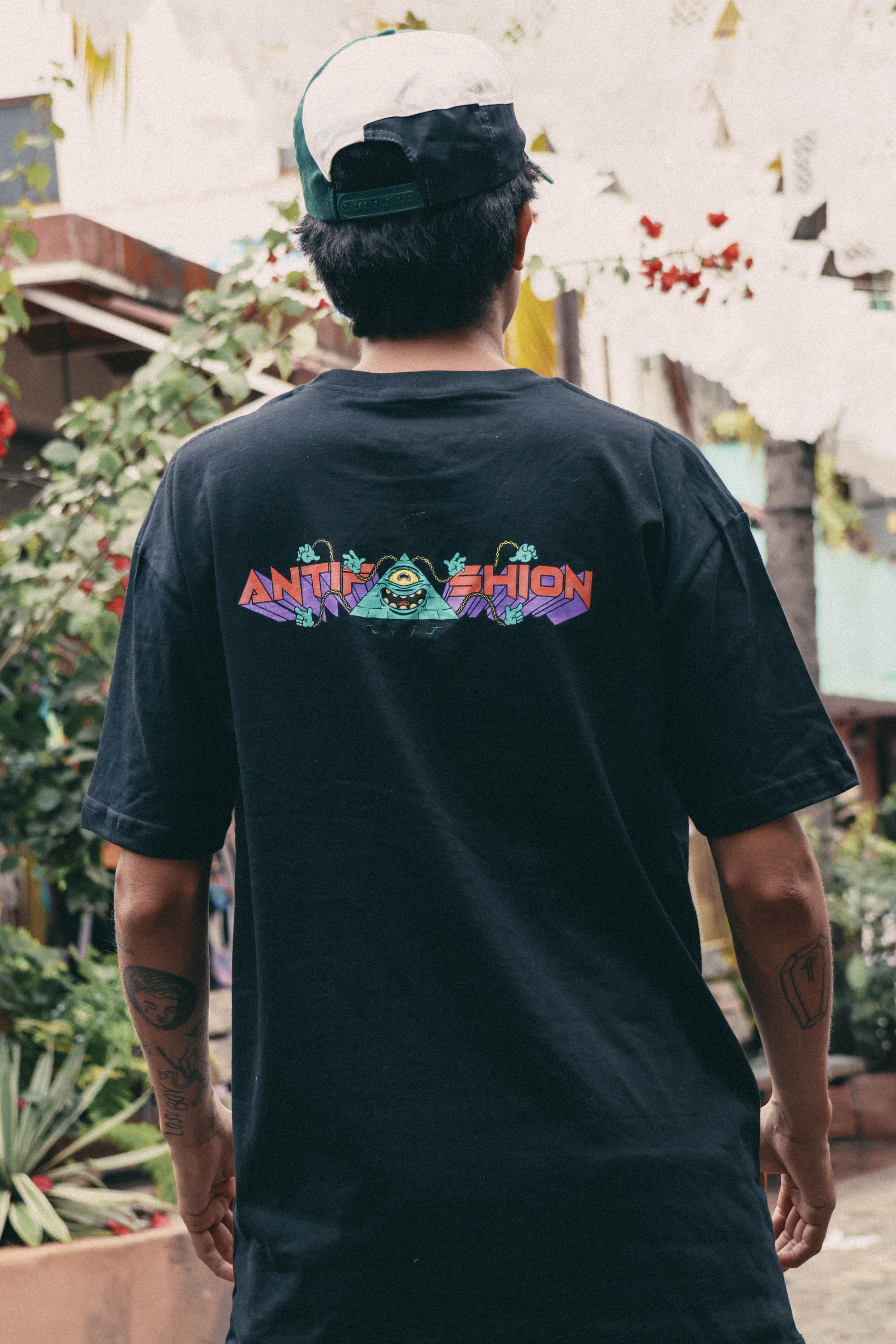 Playera Piramide Black