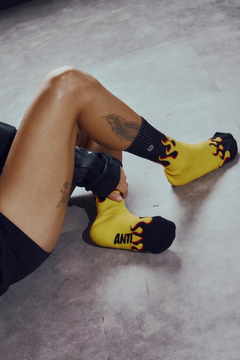 Calcetas Flames Amarillo - ANTIFASHION
