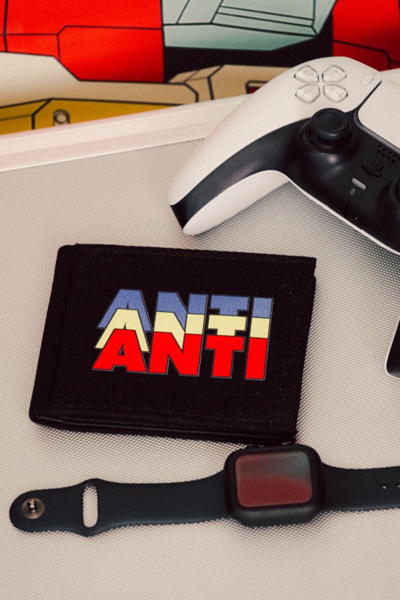 Cartera Three - ANTIFASHION
