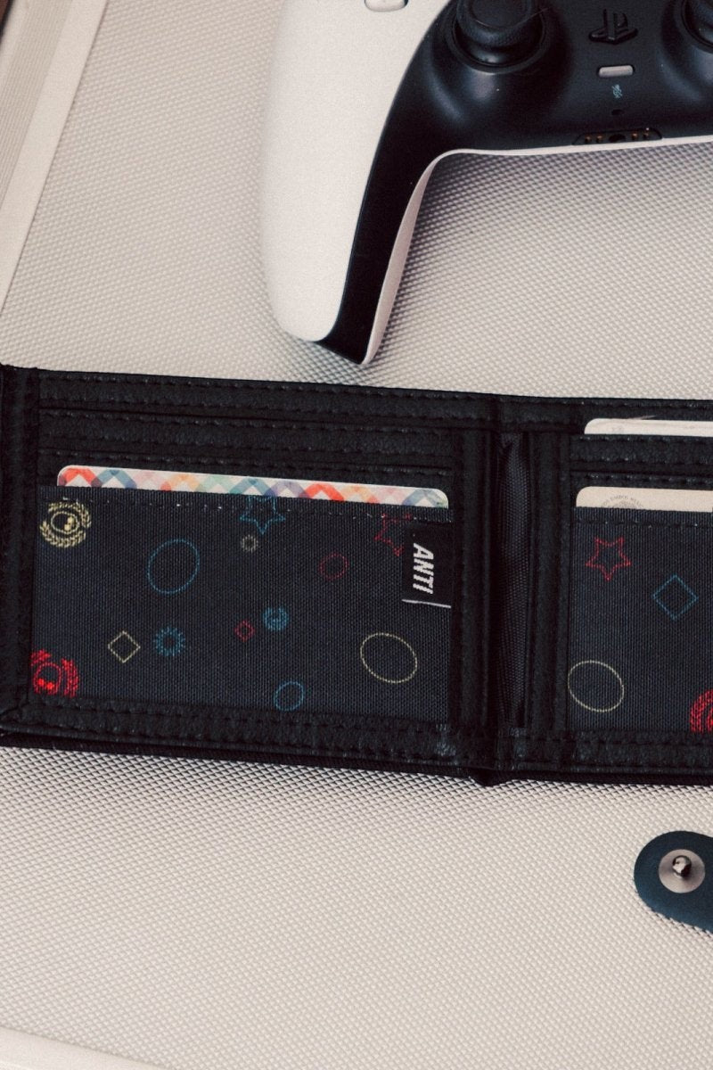 Cartera Three - ANTIFASHION