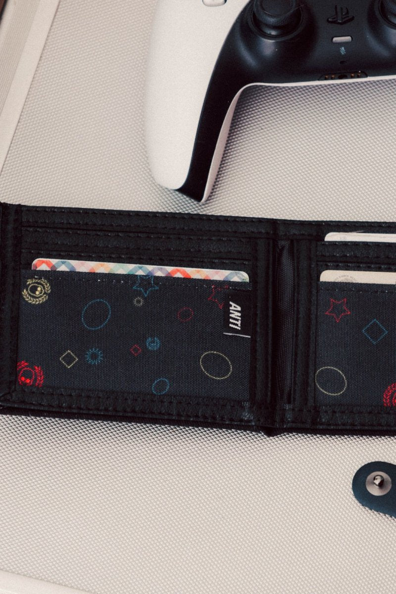 Cartera Three - ANTIFASHION