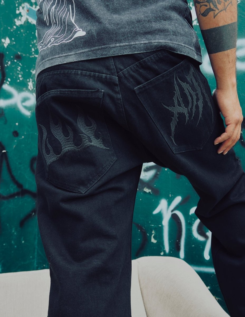 Jeans Bordados Flames Negro - ANTIFASHION