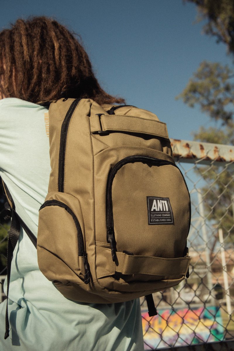 Mochila Essential kaki - ANTIFASHION