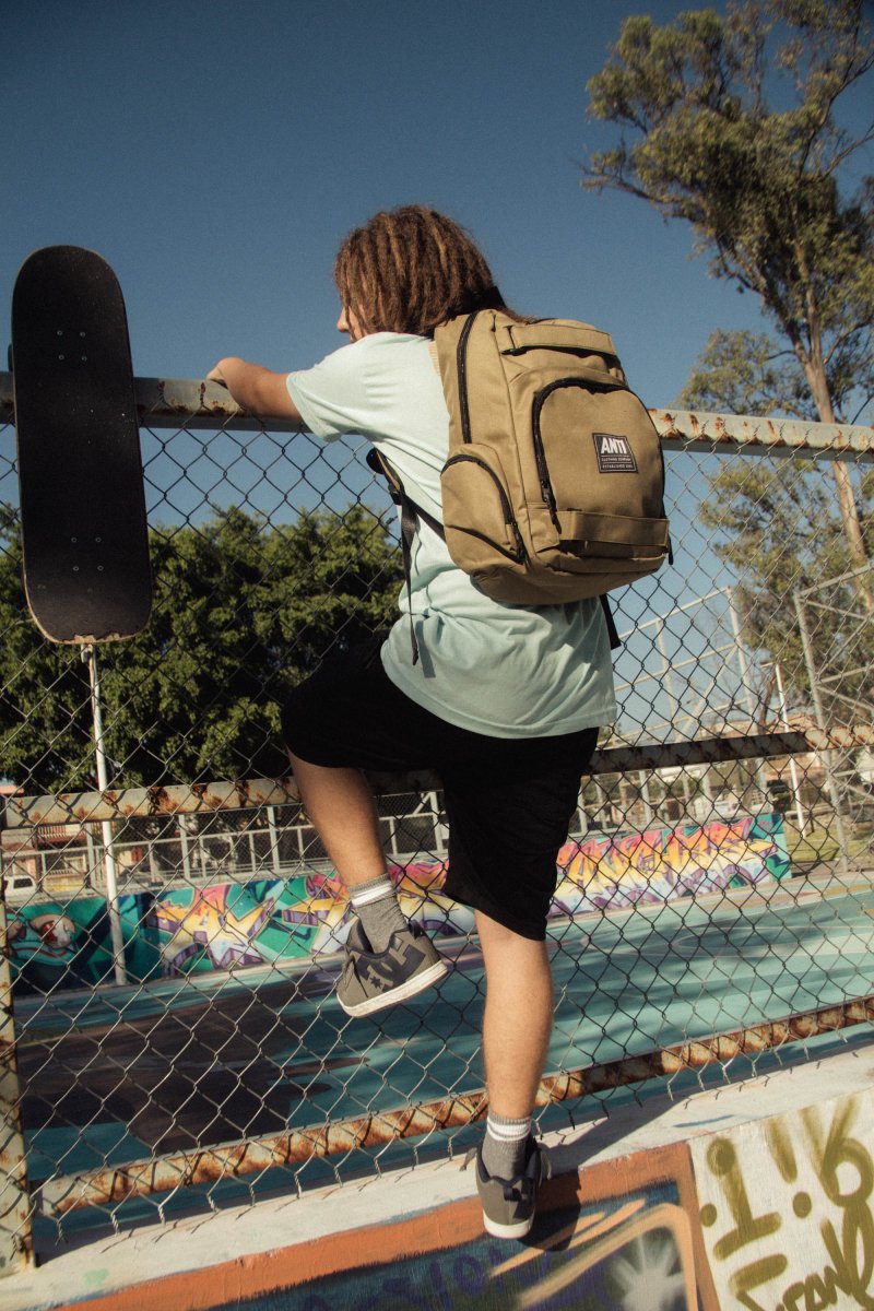 Mochila Essential kaki - ANTIFASHION