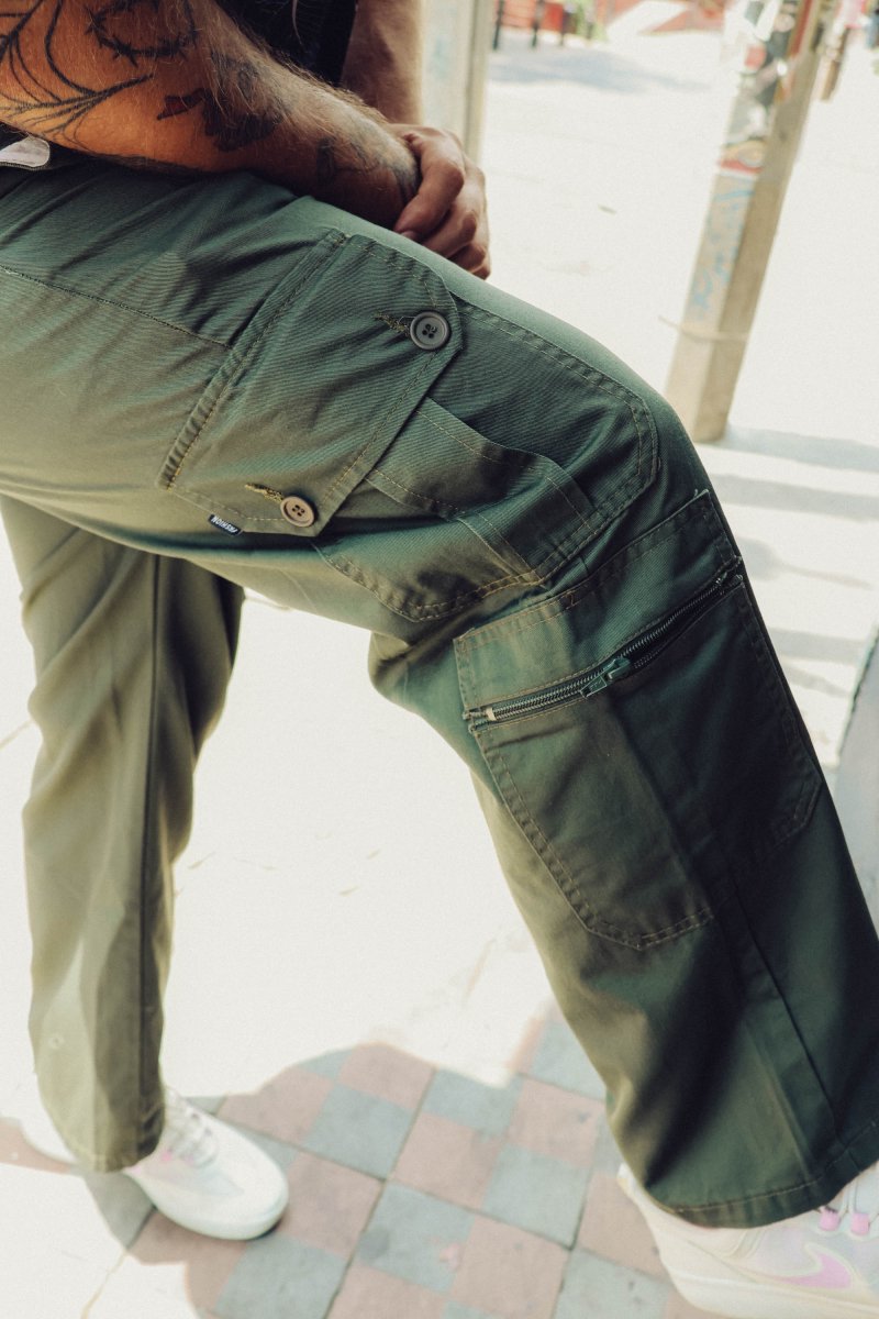 Pantalon Carpintero Cargo Olivo - ANTIFASHION