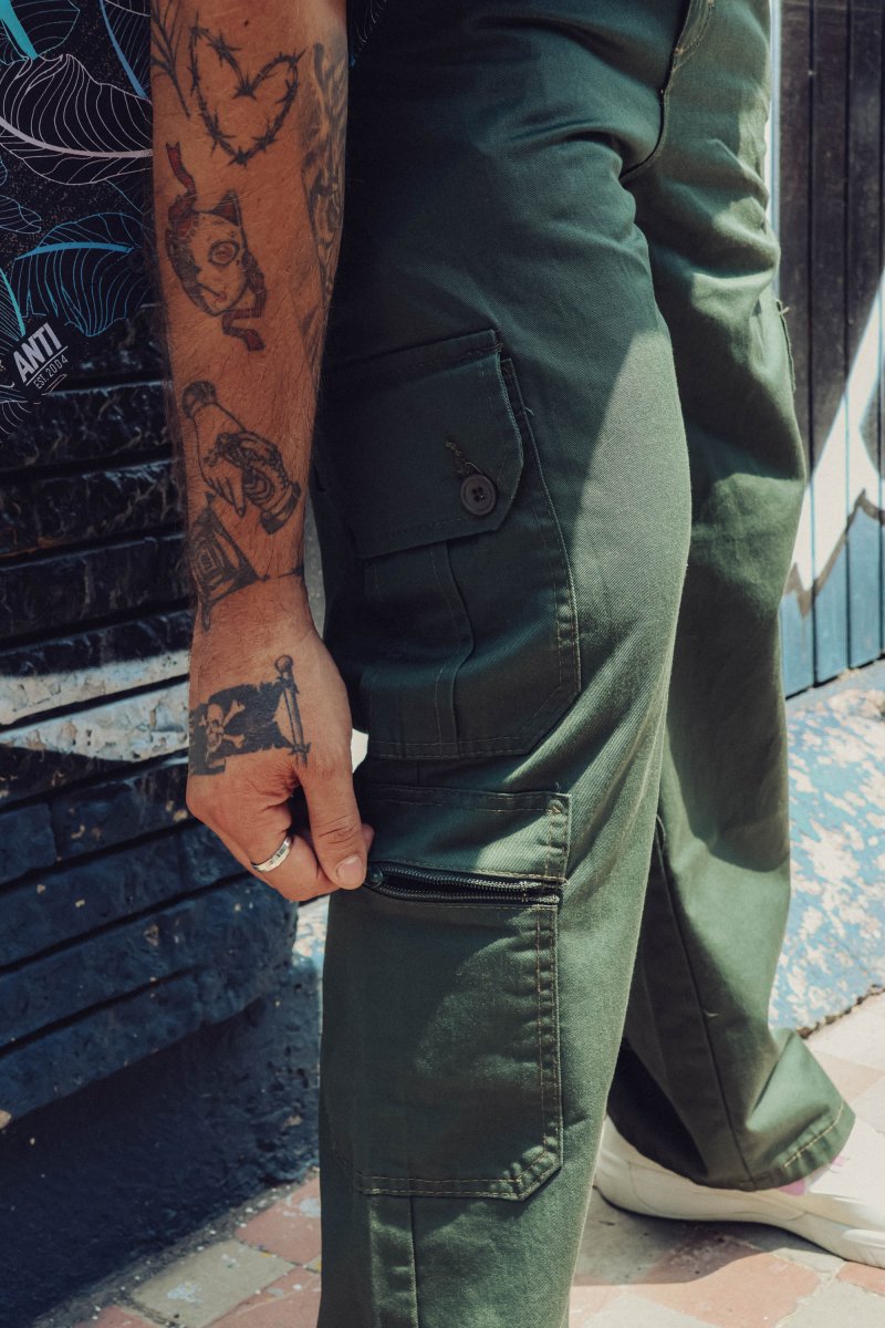Pantalon Carpintero Cargo Olivo - ANTIFASHION