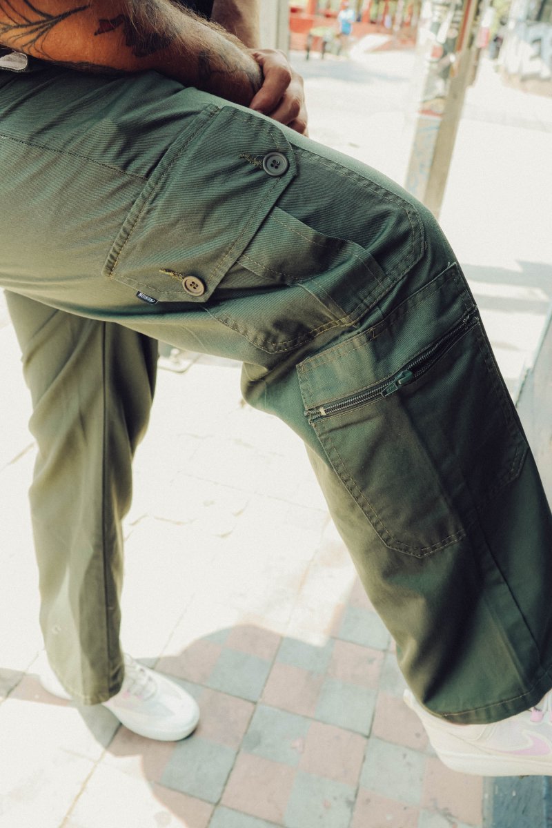 Pantalon Carpintero Cargo Olivo - ANTIFASHION