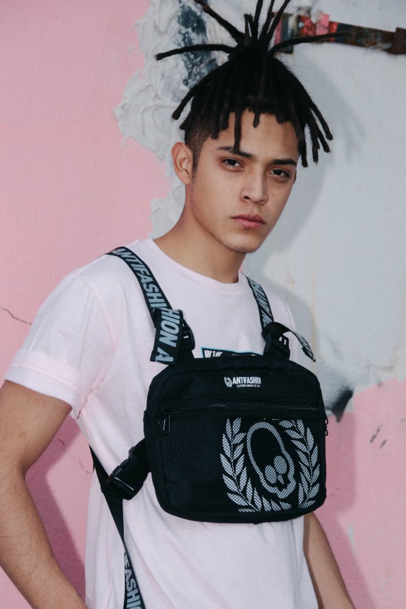 Pechera Black Logo - ANTIFASHION