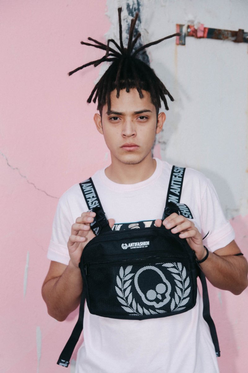 Pechera Black Logo - ANTIFASHION