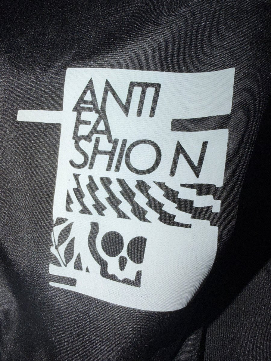 Rompevientos Skull Black - ANTIFASHION